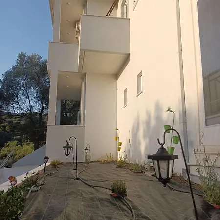 Apartment Konstanzia Mixorrouma